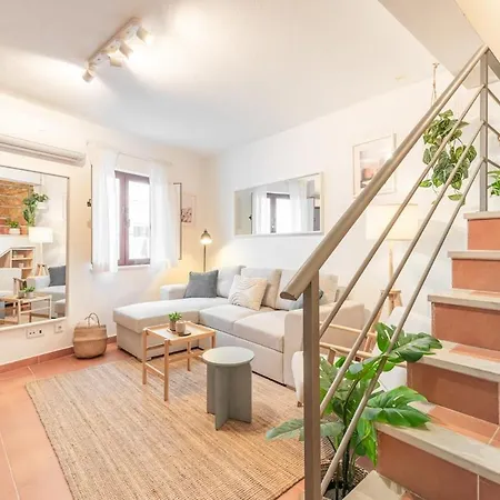 Triplex- Center Apartment *