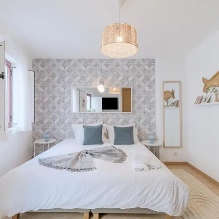 Triplex- Center Apartment