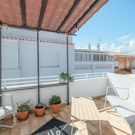Triplex- Center Apartment *