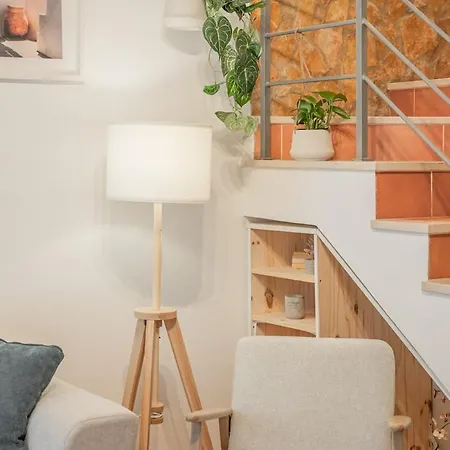 Triplex- Center Apartment *