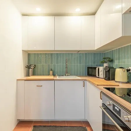 Apartment Triplex- Center *