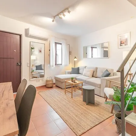 Triplex- Center Apartment *
